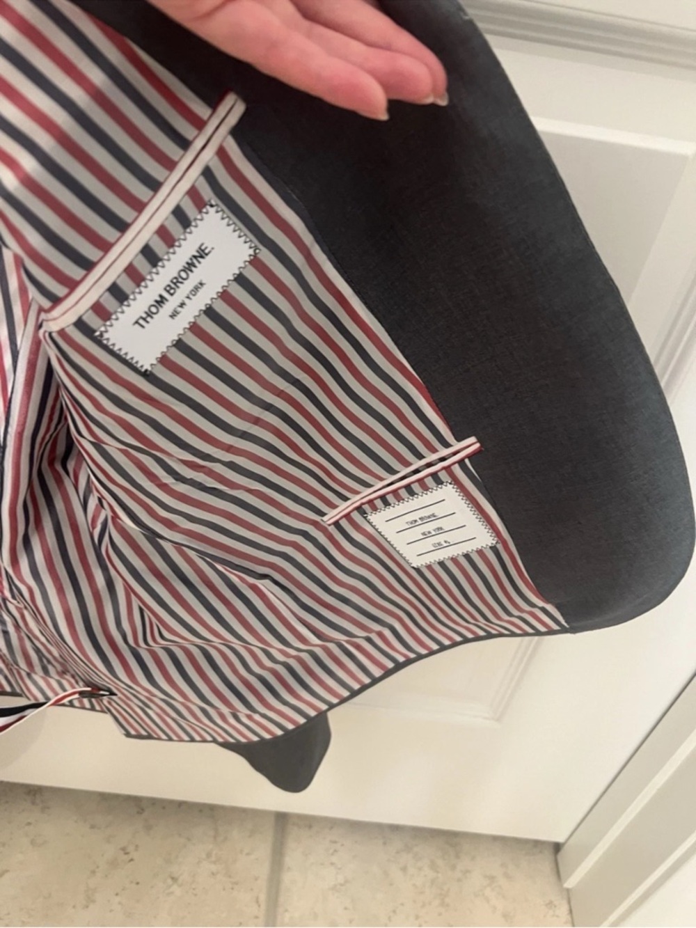 THOM BROWNE PLAIN WEAVE 4-BAR HIGH ARMHOLE SPORT COAT Sz.46 Women’s - Picture 4 of 4
